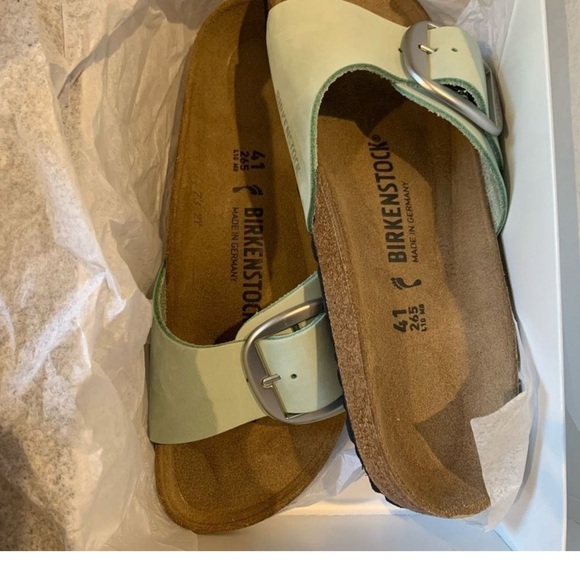 Madrid Big Buckle
Nubuck Leather - Matcha - Picture 7 of 9